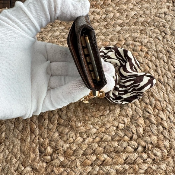 - Louis Vuitton monogram key holder /card holder & wrist key chain - Picture 4 of 11